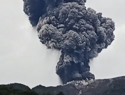 Pagi Ini,  Abu Erupsi Gunung Marapi Capai Ketinggian 1500 Meter.