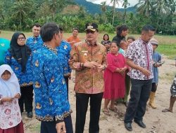 Tinjau Proyek Penahan Tebing dan Pengendalian Banjir, Begini Kata Bupati Hendrajoni