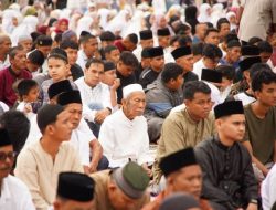 Ribuan Masyarakat Ikuti Shalat Id di Lapangan Cindue Mato Batusangkar