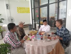 Secangkir Teh Tubruk di Rumah Pimpinan DPRD Dharmasraya
