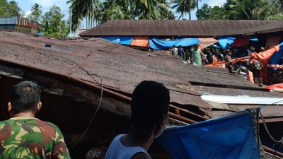 Los di Pasar Ampalu Padang Pariaman Ambruk saat Hari Pasar