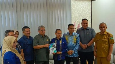 DPRD Sumbar Terima Laporan Monitoring Keterbukaan Informasi Publik 2024