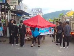 Satpol PP Padang Tertibkan PKL di Jalan Aru
