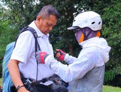 Wawako Elzadaswarman Terbang Tandem dari Puncak Lontiak