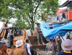 Pemko Payakumbuh Lakukan Pembongkaran Bangunan Diatas Fasilitas Umum