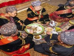 Tradisi Makan Bajamba di Minangkabau