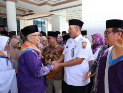103 Jemaah Calon Haji Kota Pariaman Dilepas Menuju Tanah Suci