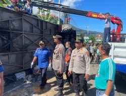 Kecelakaan Bus ALS di Padang Panjang, Tujuh Korban Dievakuasi Pakai Kantong Mayat