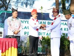 Jelang Wisuda Poltekpel, 20.000 Bibit Mangrove dan Cemara Laut Diserahkan