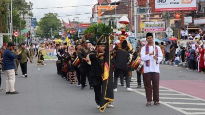 Pemko Pariaman Tampilkan Hoyak Tabuik di Pawai Budaya Muskomwil I Apeksi