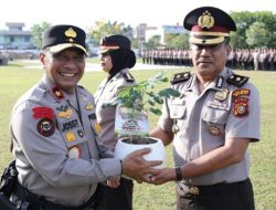 Dua Personel Terima Kenaikan Pangkat Pengabdian, Begini Pesan Wakapolda Riau