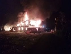 Dua Rumah Terbakar Akibat Korsleting Listrik di Pasaman, Kerugian Rp450 Juta