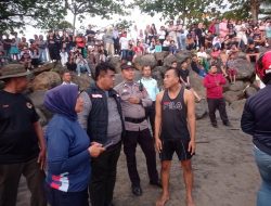 Warga Terseret Ombak di Perairan Koto Marapak Padang