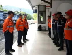 KAI Divre II Sumbar Gelar Aksi Bersih Lintas dan Sosialisasi Keselamatan
