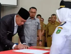 Bukan Dendam Politik, Wabup Lantik 28 Pejabat Eselon III dan IV di Lingkungan Pemkab Meranti