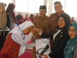 Seragam Sekolah Gratis Untuk Siswa Baru Dari Keluarga Kurang Mampu Diserahkan
