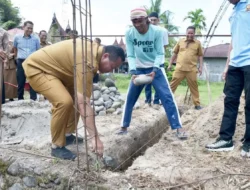Kamsani Terima Bantuan Rehabilitasi Rumah Tidak Layak Huni dari Baznas Pariaman