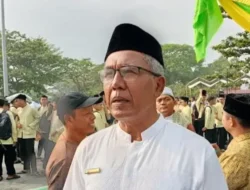 Ribuan Pelajar di Batusangkar Laksanakan Shalat Istisqa di Lapangan Cindua Mato