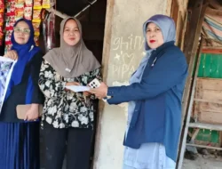 Endarmy Salurkan Modal Usaha Ringan untuk UMKM di Pariaman