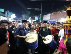 Ribuan Pengunjung Saksikan Maarak Jari-jari di Pesona Tabuik 2025
