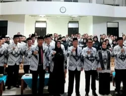 Bupati Jhon Kenedi Aziz Kukuhkan Kepengurusan PGRI Padang Pariaman
