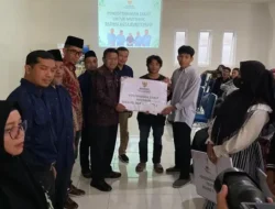 Bersama Pemerintah, Baznas Bukittinggi Distribusikan Rp107 Juta Zakat ke Mustahik