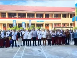 12.606 Siswa di Padang Dapat Bantuan Seragam 
