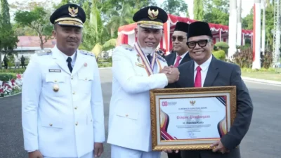 Tiga Tokoh Dianugerahi Penghargaan oleh Pemprov Sumbar pada Momentum HUT ke-80 RI