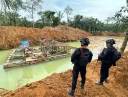 PETI Ancam Sungai Kuansing, Polres dan Brimob Lakukan Operasi Gabungan