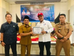 Dukung Program GENTING, Semen Padang Terima Penghargaan dari Pemkab Solok