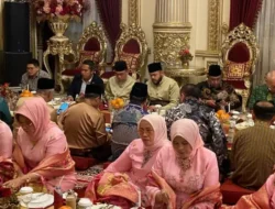 Hangatnya Makan Bajamba di Rumah Gadang Padang, Delegasi Dunia Melayu-Islam Terpikat