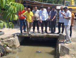 Masyarakat Campago Selatan Padang Pariaman Goro Bersihkan Drainase