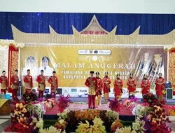 Malam Anugerah Uda-Uni Duta Wisata Tanah Datar 2025 Digelar