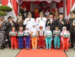 Pemko Pariaman Mulai Bagikan Seragam Gratis untuk Murid Baru SD Negeri