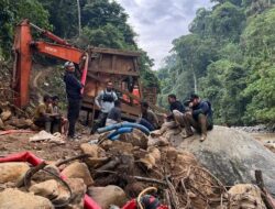 Polda Sumbar Tangkap 4 Operator Alat Berat Tambang Emas Ilegal