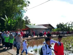 Dua Ribuan Peserta Ramaikan Gerak Jalan Santai HUT RI di Tilatang Kamang