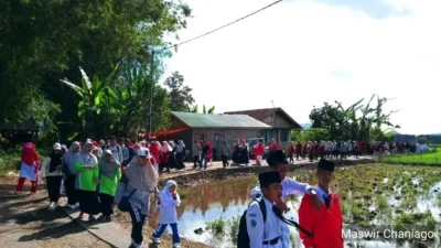 Dua Ribuan Peserta Ramaikan Gerak Jalan Santai HUT RI di Tilatang Kamang