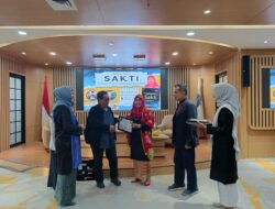 Diskusi Buku Kumpulan Puisi Sakti Tiga Bahasa Sastri Bakry di TIM, Karya Penyair Berotak Kiri dan Kanan