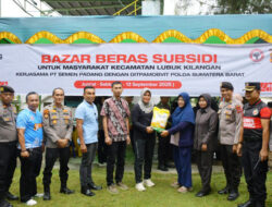 PT Semen Padang Gandeng Polda Sumbar Salurkan 2,5 Ton Beras Subsidi untuk Warga Lubuk Kilangan