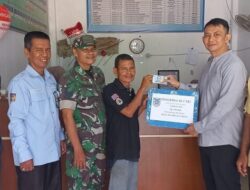 Camat Silungkang Serahkan BLT Triwulan ke – III