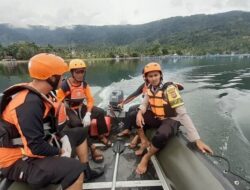 Polres bersama Basarnas Terus Lakukan Pencarian Korban Hilang di Danau Maninjau