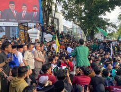 Ribuan Massa Unjuk Rasa Super Damai di DPRD Sumbar