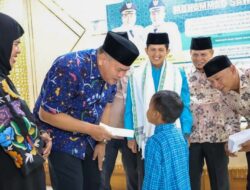 80 Murid SD se-Kota Pariaman Terima Infak dari Guru dan Tenaga Kependidikan