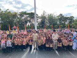 Penuhi Janji Kampanye, Ramlan Serahkan Perlengkapan Sekolah Gratis untuk 1.846 Siswa SD se-Bukittinggi