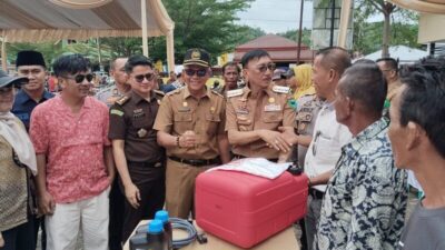 Nelayan Pesisir Selatan Terima Bantuan Mesin Tempel