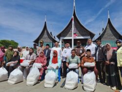 Pemko Bukittinggi Salurkan Bantuan Sembako untuk Lansia dan Disabilitas 