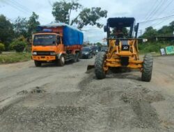 Ruas Jalan Lintas Sumatera Km 3 Pulau Punjung Dharmasraya Diperbaiki