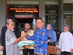 Korban Kebakaran Pasar Payakumbuh Kembali Terima Bantuan Beras dari Anggota DPR RI