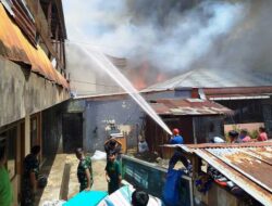Kebakaran Hebat Melanda Kawasan Padat Penduduk di Birugo Bukittinggi, Tujuh Rumah Hangus