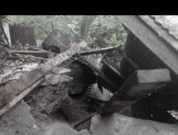 Rumah Warga Bungus Padang Terdampak Longsor